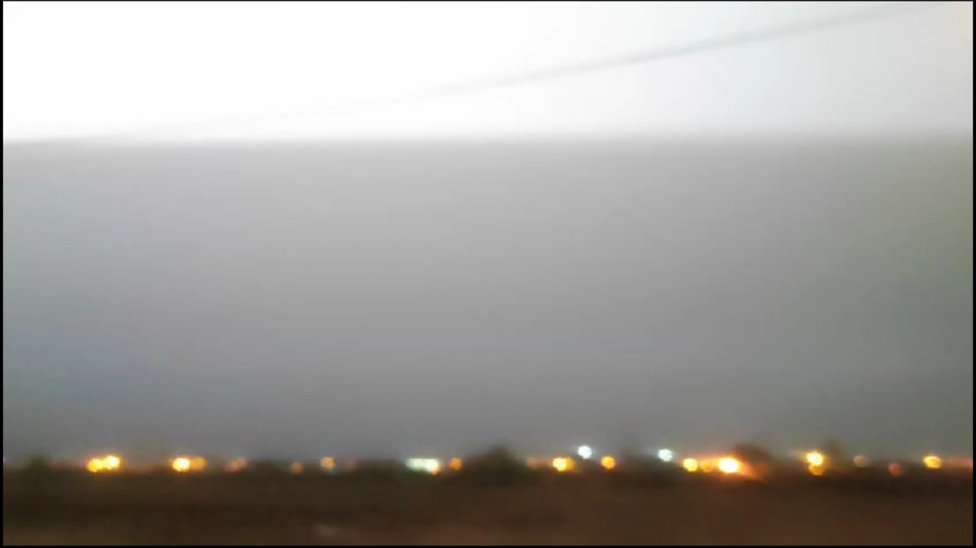 ŞİMŞEKLER GECEYİ GÜNDÜZE ÇEVİRDİ